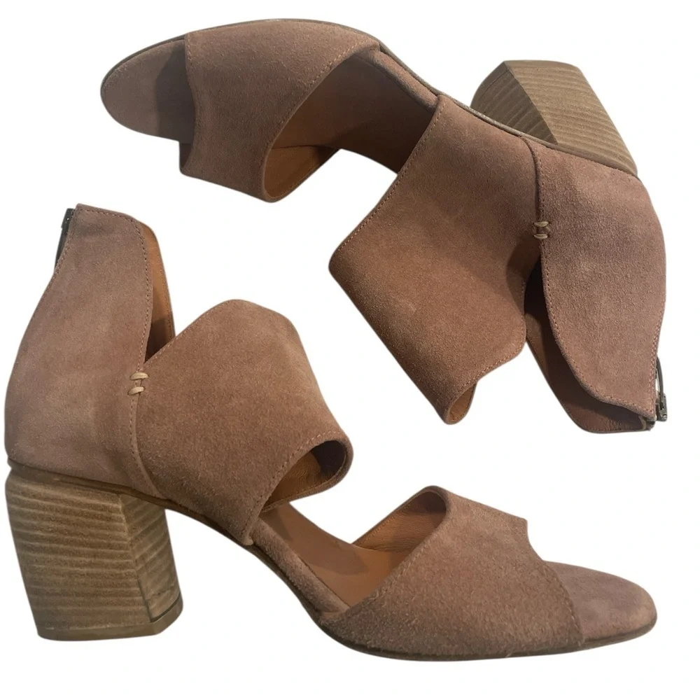 Sundance  Blush Pink Suede Spring Block Heel Sandals in size 11 (42)